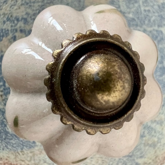 HANGING DISTRESSED BLUE WOOD FRAME MIRROR with KNOBS - Picture 5 of 8